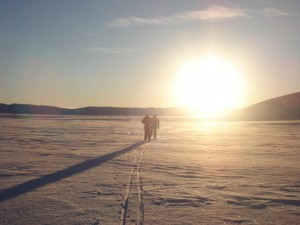 ski i solnedgang